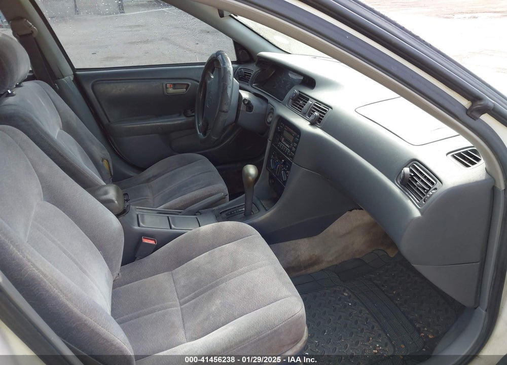 1999 TOYOTA CAMRY LE VIN: JT2BG28K2X0325628