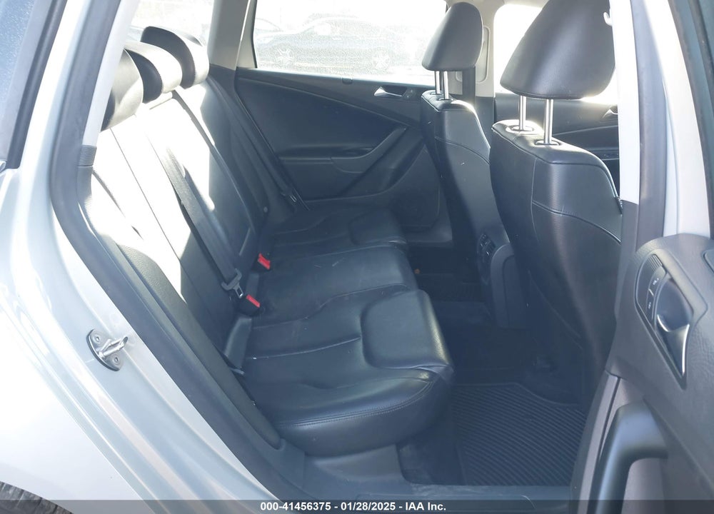 2010 VOLKSWAGEN PASSAT KOMFORT VIN: WVWXK7AN7AE077898