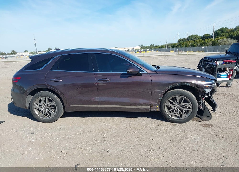 2022 GENESIS GV70 2.5T AWD VIN: KMUMADTB0NU038778