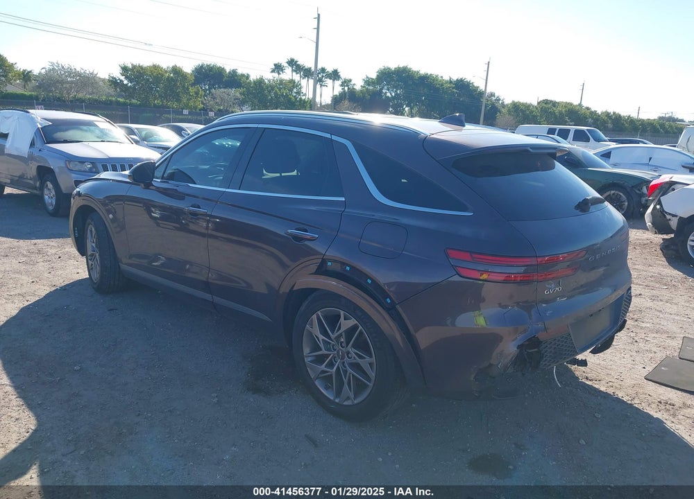 2022 GENESIS GV70 2.5T AWD VIN: KMUMADTB0NU038778