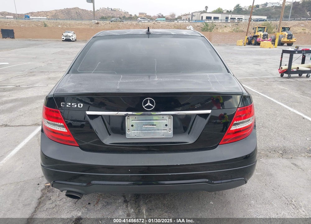 2013 MERCEDES-BENZ C VIN: WDDGF4HB8DR257182