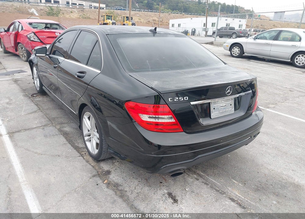 2013 MERCEDES-BENZ C VIN: WDDGF4HB8DR257182