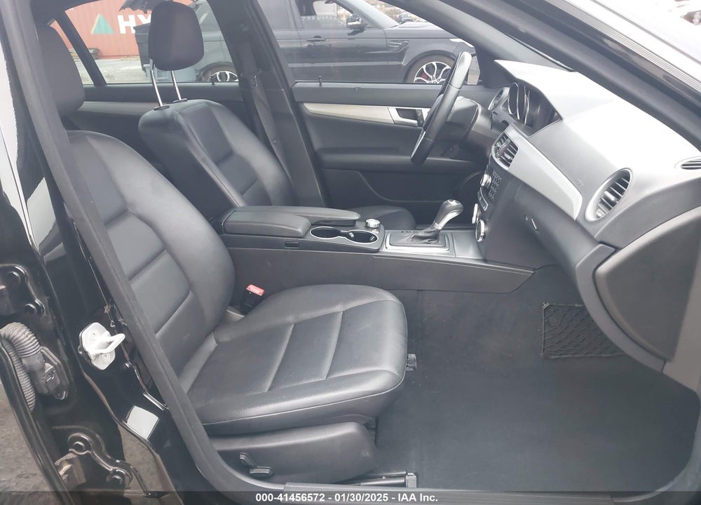 2013 MERCEDES-BENZ C VIN: WDDGF4HB8DR257182