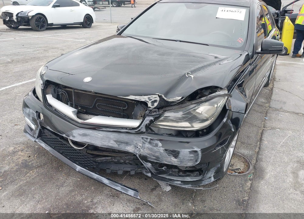 2013 MERCEDES-BENZ C VIN: WDDGF4HB8DR257182