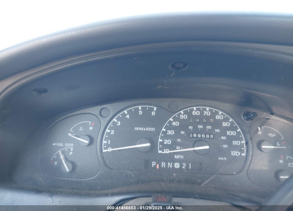 2001 FORD RANGER VIN: 1FTYR10U11TA77915