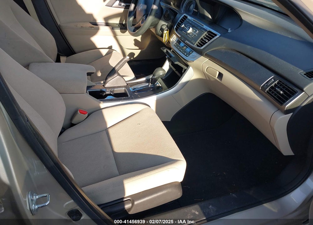 2013 HONDA ACCORD VIN: 1HGCR2F32DA131903
