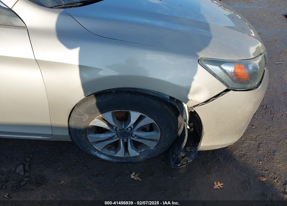 2013 HONDA ACCORD VIN: 1HGCR2F32DA131903