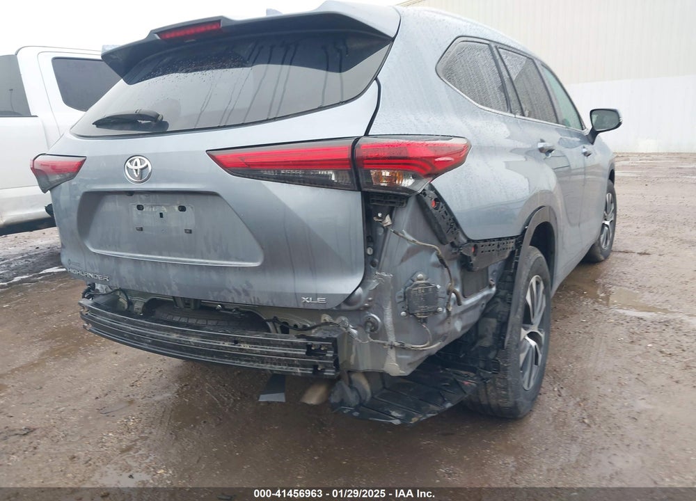 2023 TOYOTA HIGHLANDER XLE VIN: 5TDKDRAH6PS027202