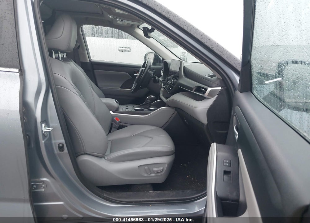 2023 TOYOTA HIGHLANDER XLE VIN: 5TDKDRAH6PS027202