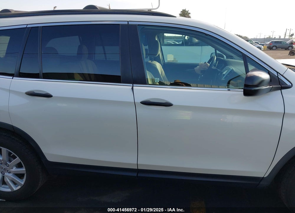 2019 HONDA PILOT LX VIN: 5FNYF5H17KB016728