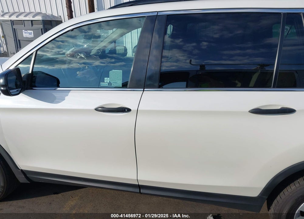 2019 HONDA PILOT LX VIN: 5FNYF5H17KB016728