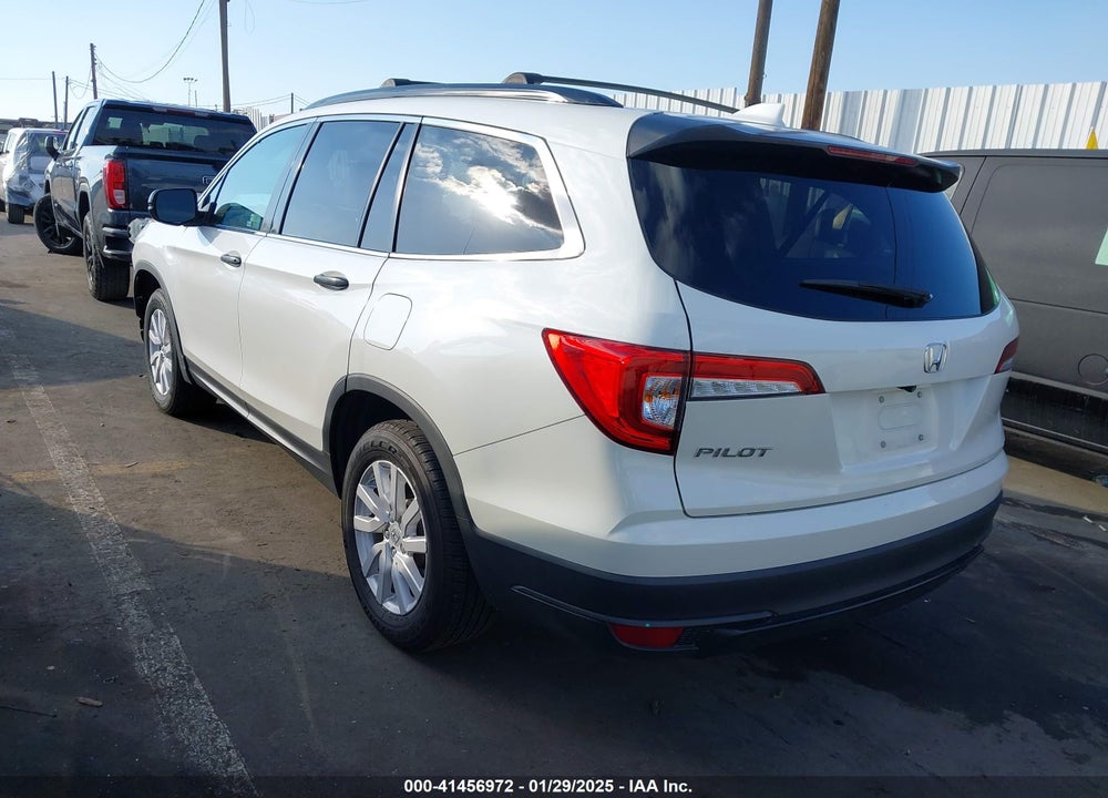 2019 HONDA PILOT LX VIN: 5FNYF5H17KB016728