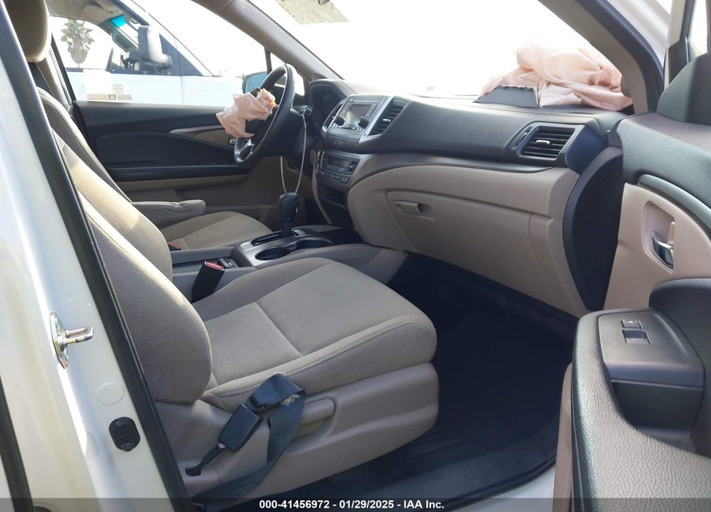 2019 HONDA PILOT LX VIN: 5FNYF5H17KB016728