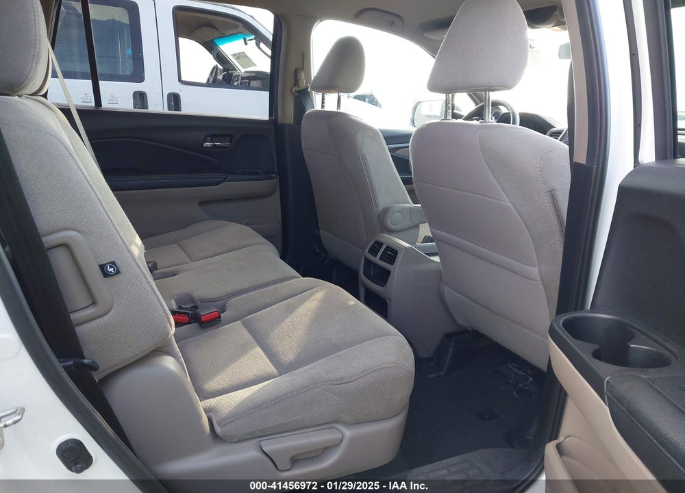 2019 HONDA PILOT LX VIN: 5FNYF5H17KB016728