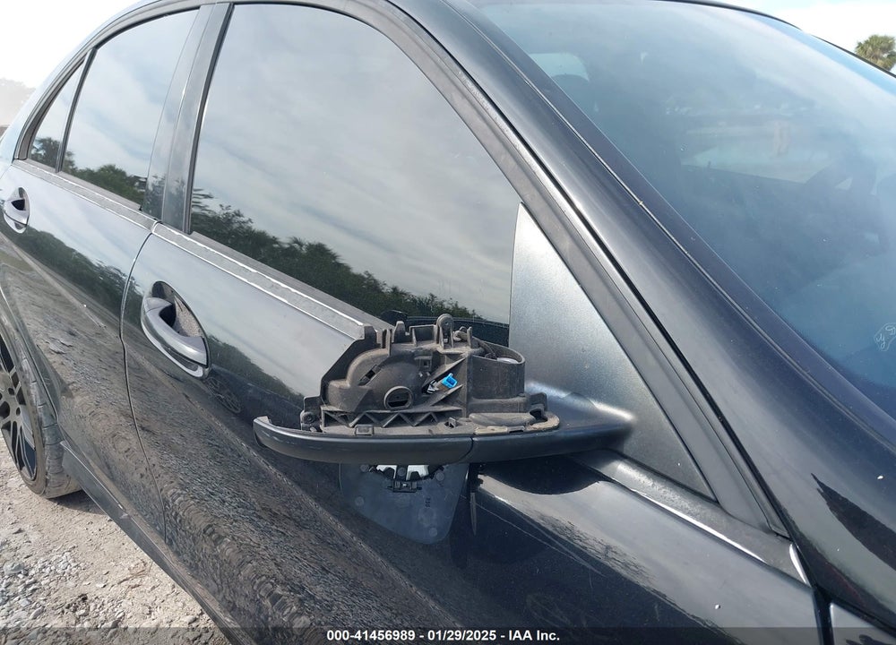 2011 MERCEDES-BENZ C 300 VIN: WDDGF5EB2BA474068