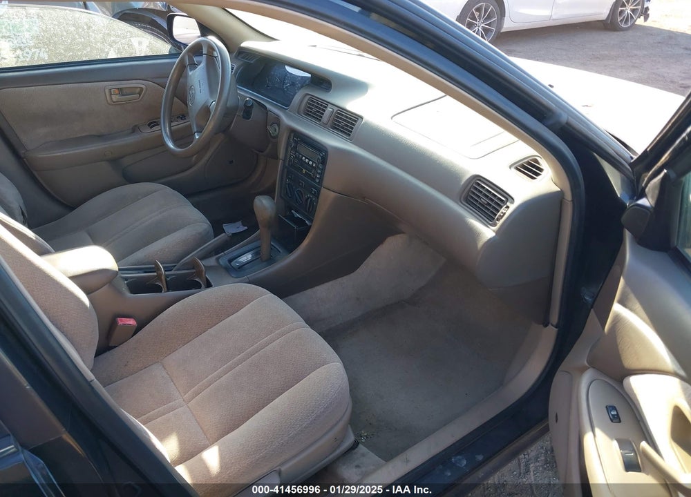 2001 TOYOTA CAMRY LE V6 VIN: 4T1BF22K11U117660