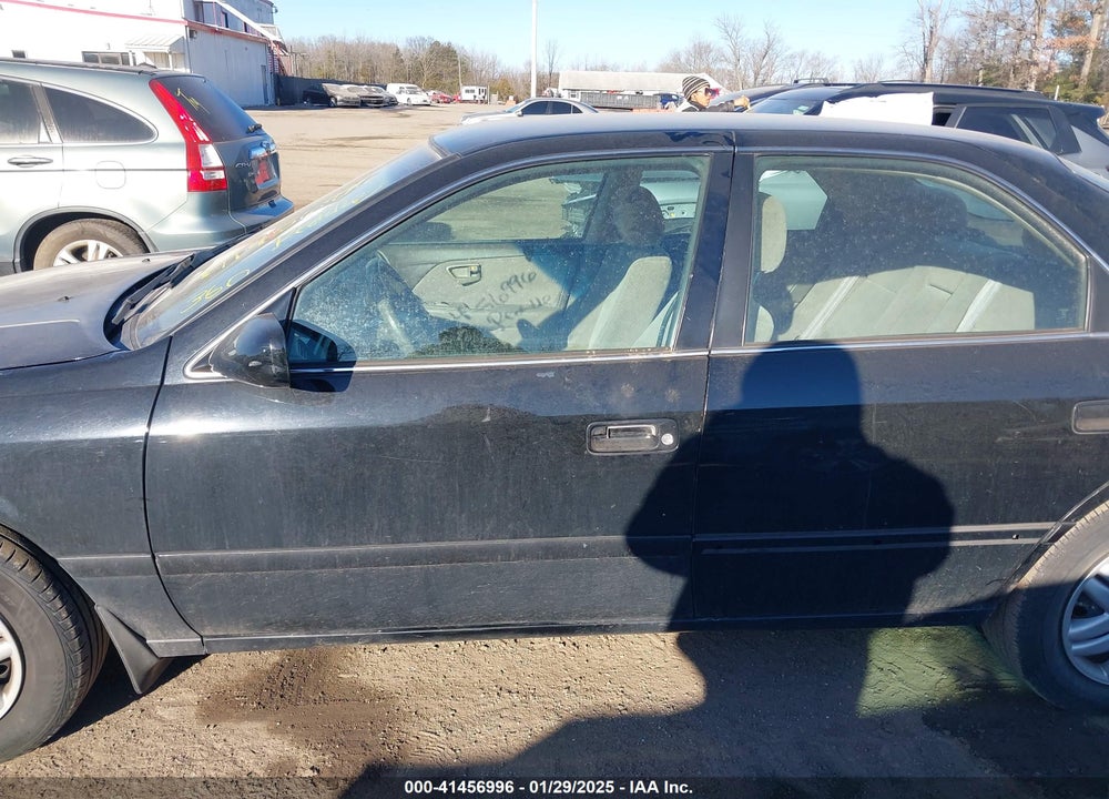 2001 TOYOTA CAMRY LE V6 VIN: 4T1BF22K11U117660
