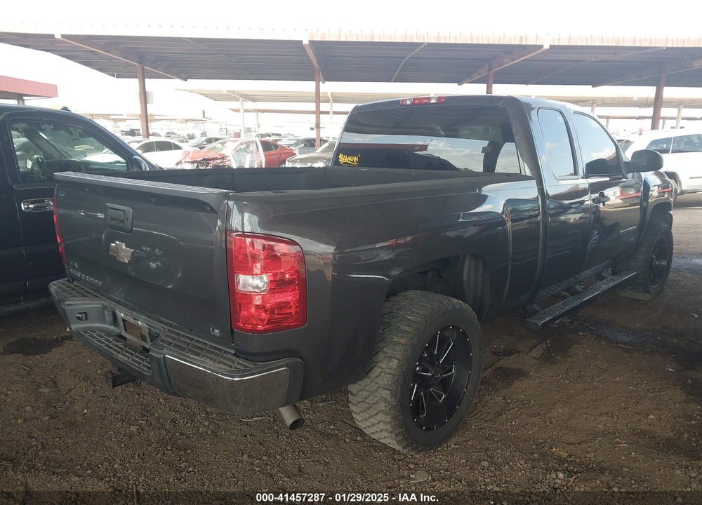 2011 CHEVROLET SILVERADO 1500 LS VIN: 1GCRCREA6BZ441649