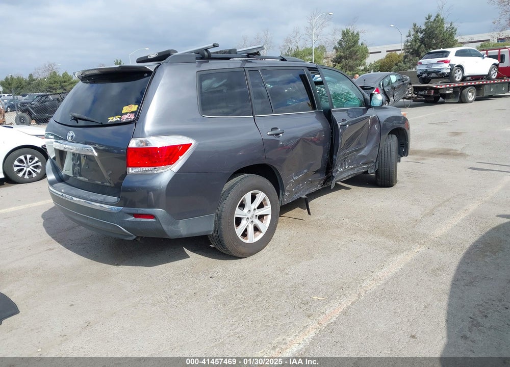 2013 TOYOTA HIGHLANDER BASE PLUS V6 VIN: 5TDZK3EH8DS142438