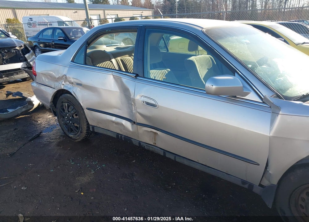 1998 HONDA ACCORD LX V6 VIN: 1HGCG1642WA070628