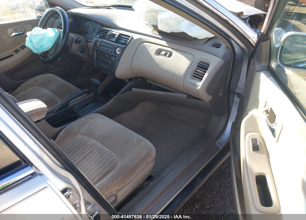 1998 HONDA ACCORD LX V6 VIN: 1HGCG1642WA070628