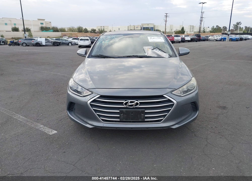 2017 HYUNDAI ELANTRA VIN: KMHD74LF8HU117670