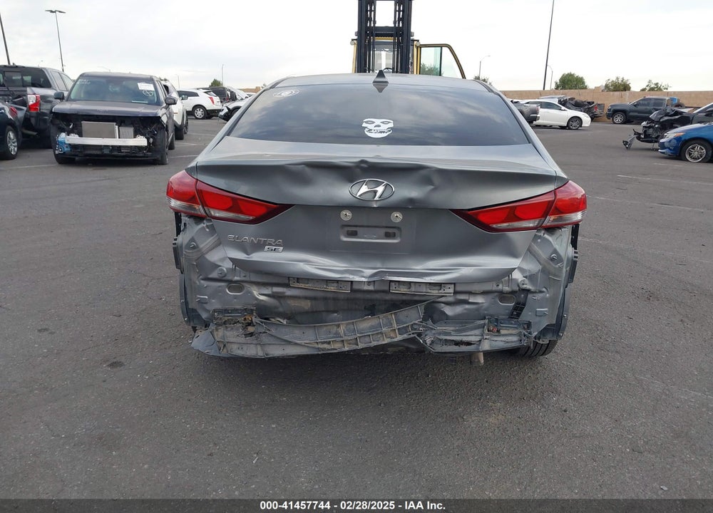 2017 HYUNDAI ELANTRA VIN: KMHD74LF8HU117670