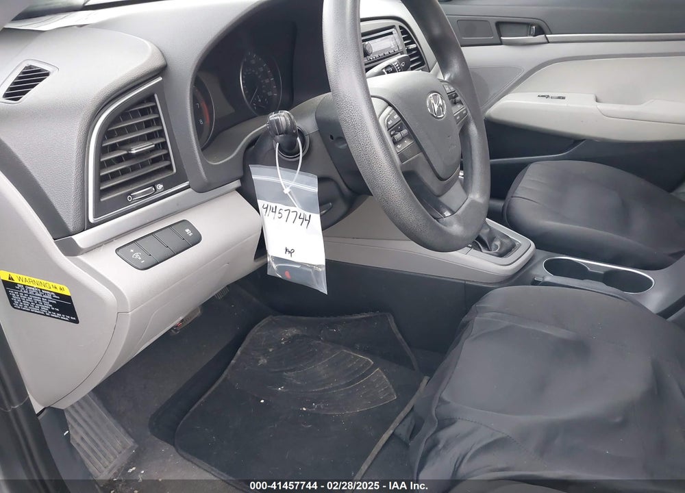 2017 HYUNDAI ELANTRA VIN: KMHD74LF8HU117670