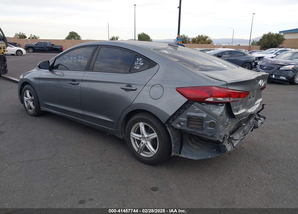 2017 HYUNDAI ELANTRA VIN: KMHD74LF8HU117670