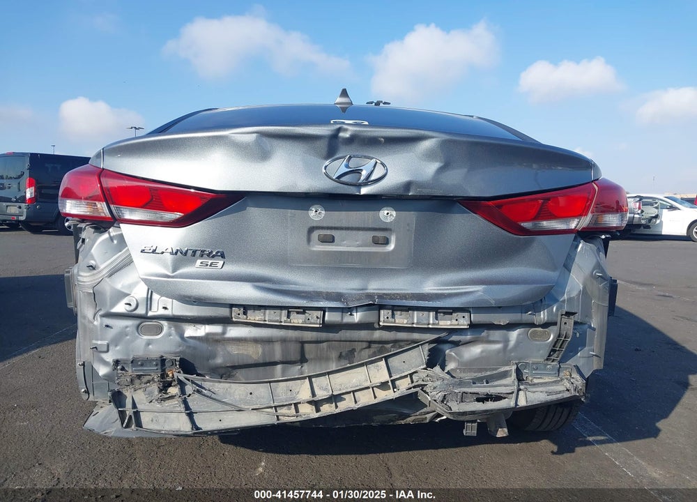 2017 HYUNDAI ELANTRA VIN: KMHD74LF8HU117670