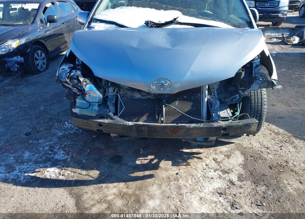 2011 TOYOTA SIENNA LE V6 VIN: 5TDKK3DC2BS102571