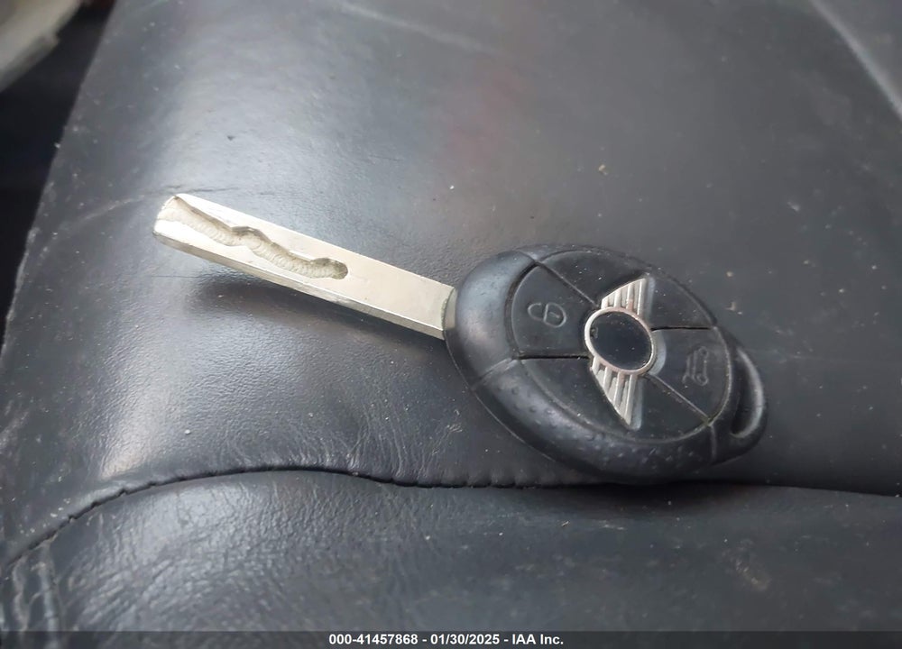 2006 MINI COOPER S VIN: WMWRE33586TJ34857