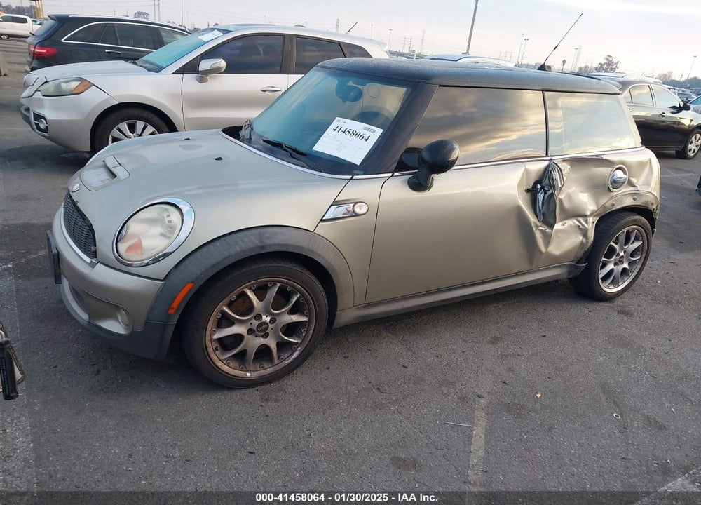 2007 MINI COOPER VIN: WMWMF735X7TL88103