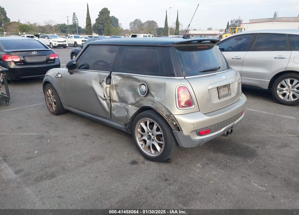 2007 MINI COOPER VIN: WMWMF735X7TL88103