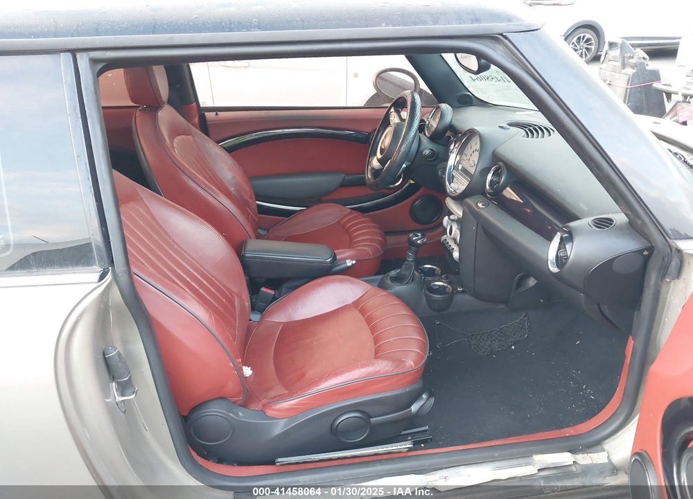 2007 MINI COOPER VIN: WMWMF735X7TL88103