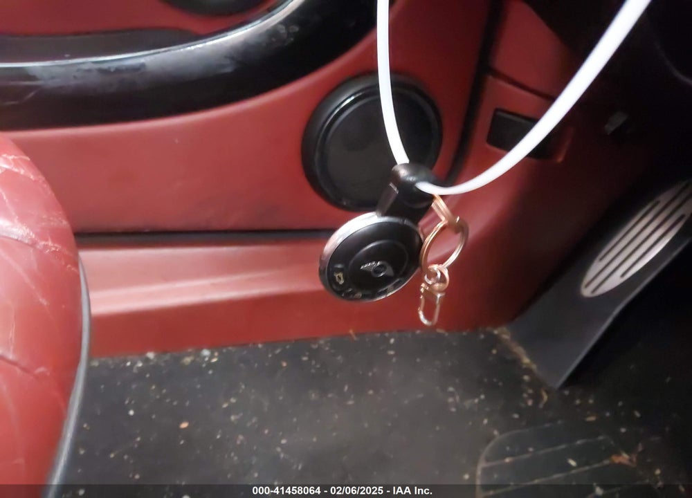 2007 MINI COOPER VIN: WMWMF735X7TL88103