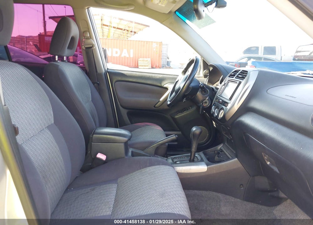 2005 TOYOTA RAV4 VIN: JTEHD20V556046809