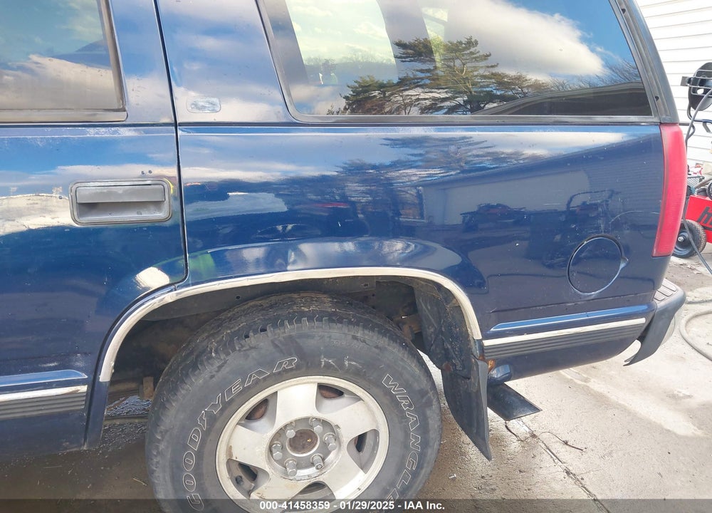 1998 CHEVROLET TAHOE LS VIN: 1GNEK13RXWJ372276