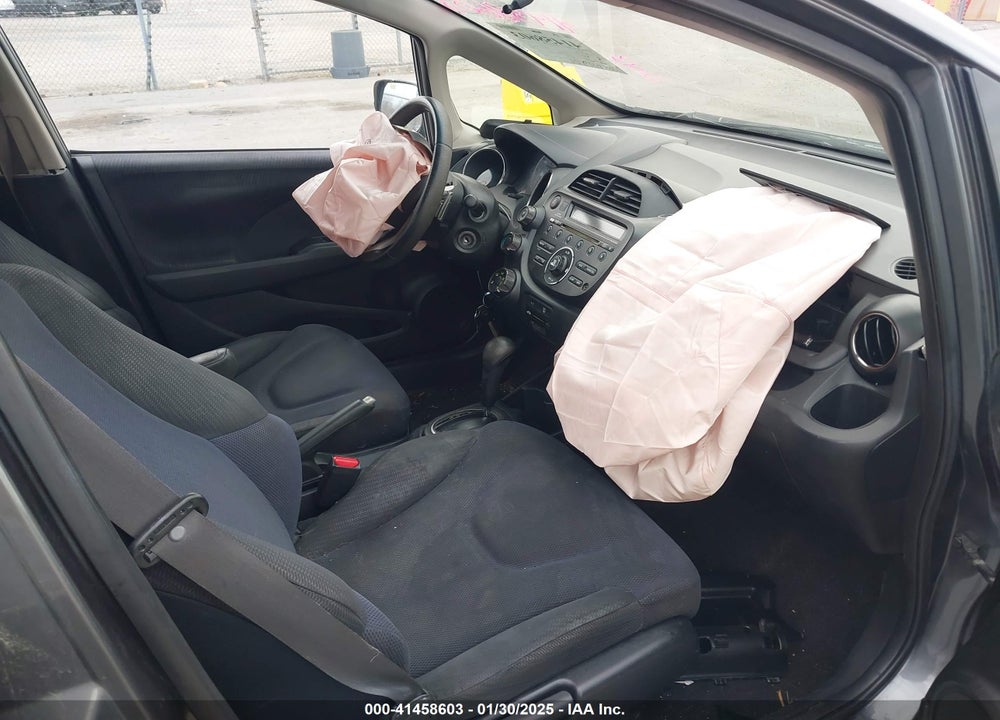 2013 HONDA FIT VIN: JHMGE8H52DC033731