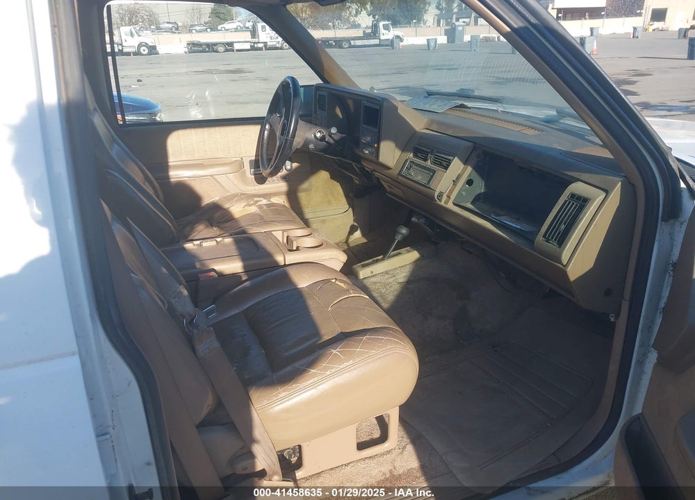 1994 GMC SUBURBAN K2500 VIN: 1GKGK26N9RJ758194
