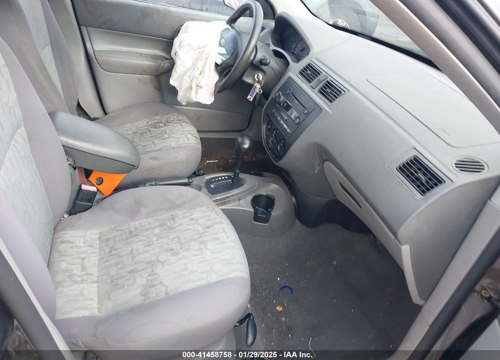 2005 FORD FOCUS ZX4 VIN: 1FAFP34N25W242327