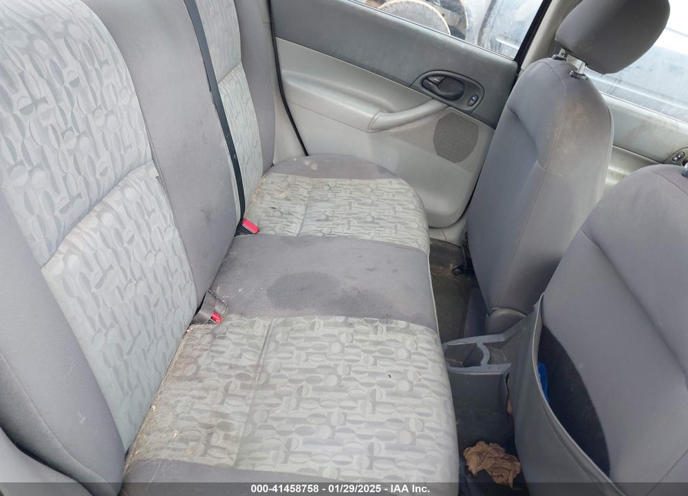2005 FORD FOCUS ZX4 VIN: 1FAFP34N25W242327