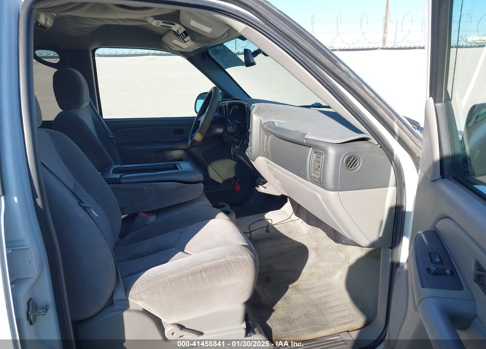 2004 CHEVROLET TAHOE LS VIN: 1GNEC13V04R201965