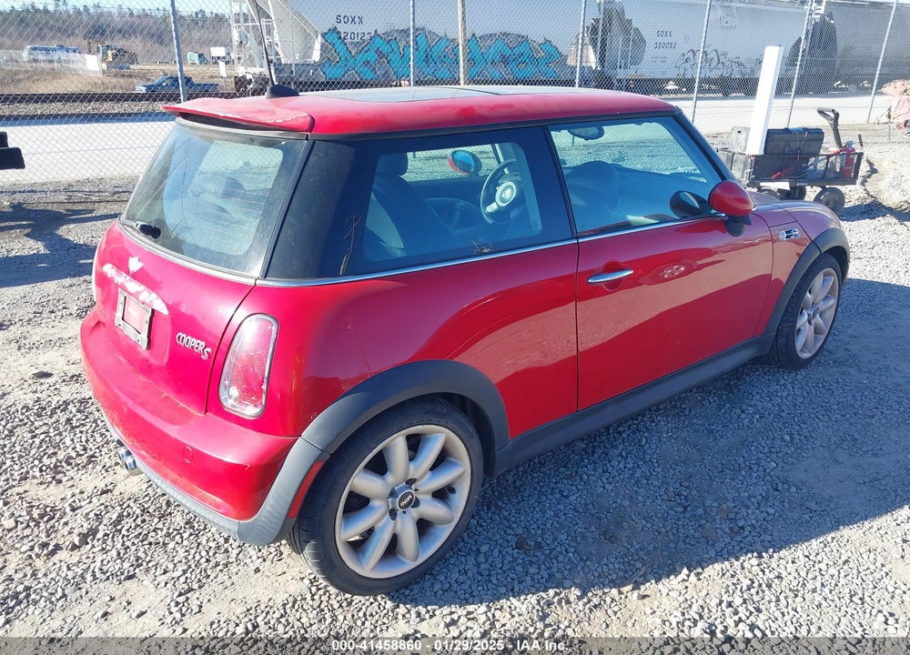 2005 MINI COOPER S VIN: WMWRE33405TD93013