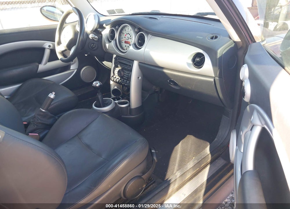 2005 MINI COOPER S VIN: WMWRE33405TD93013