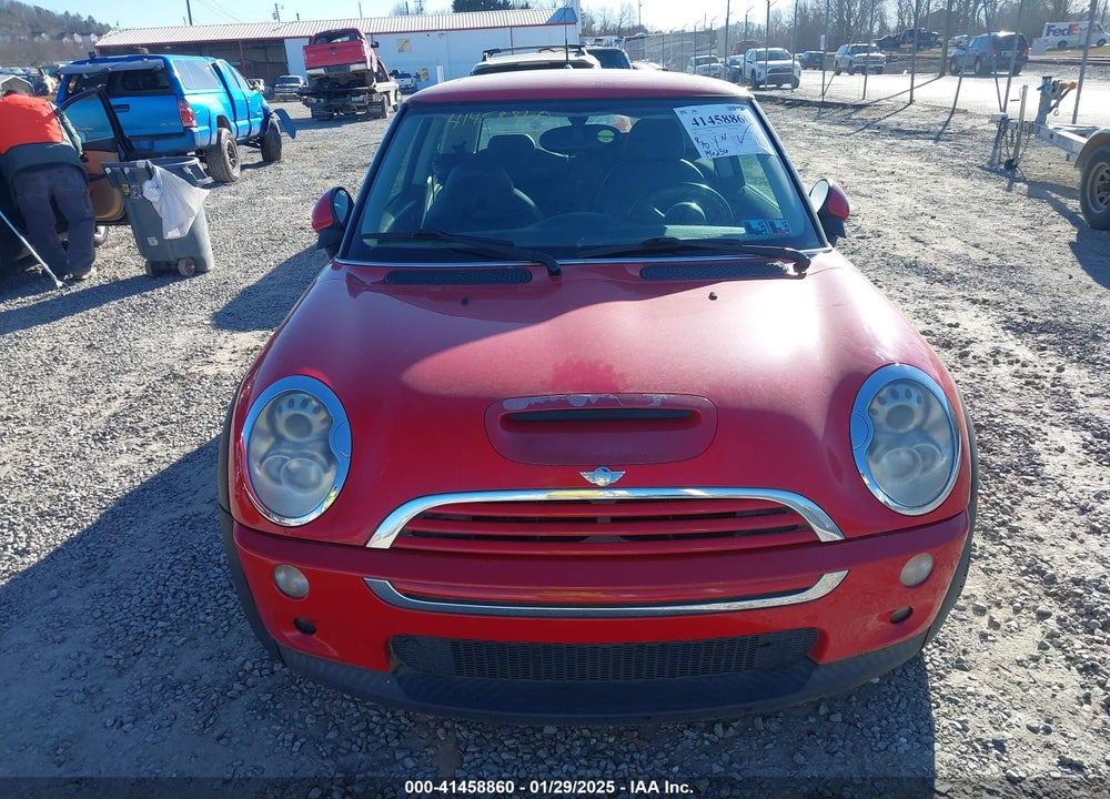 2005 MINI COOPER S VIN: WMWRE33405TD93013