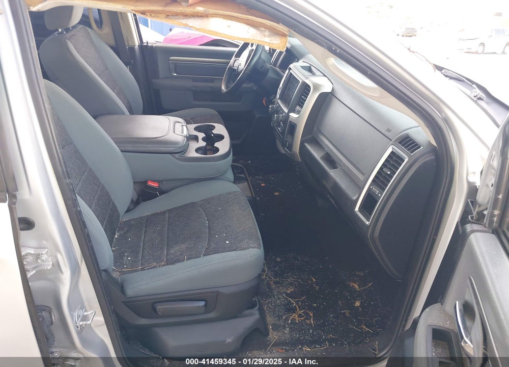 2019 RAM 1500 CLASSIC VIN: 1C6RR7LG4KS592726