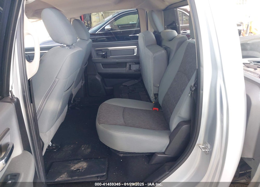 2019 RAM 1500 CLASSIC VIN: 1C6RR7LG4KS592726