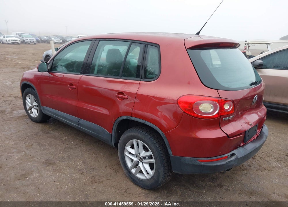 2011 VOLKSWAGEN TIGUAN S VIN: WVGAV7AX3BW000564