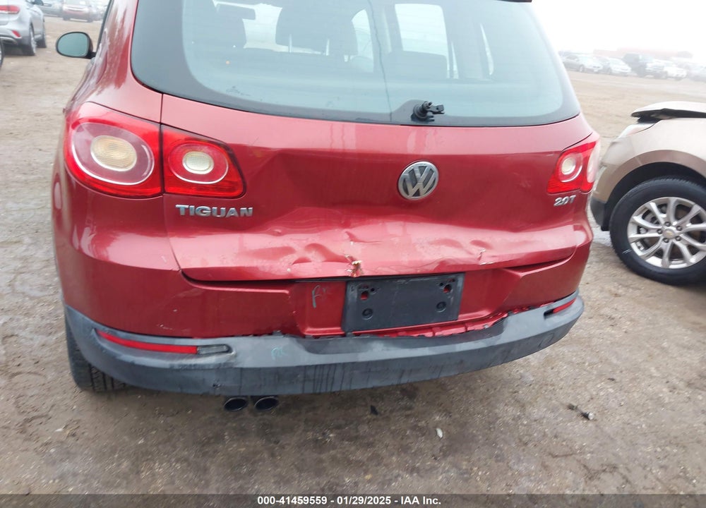 2011 VOLKSWAGEN TIGUAN S VIN: WVGAV7AX3BW000564